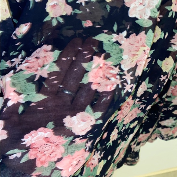 Sheer High-low Top Floral - Picture 5 of 6